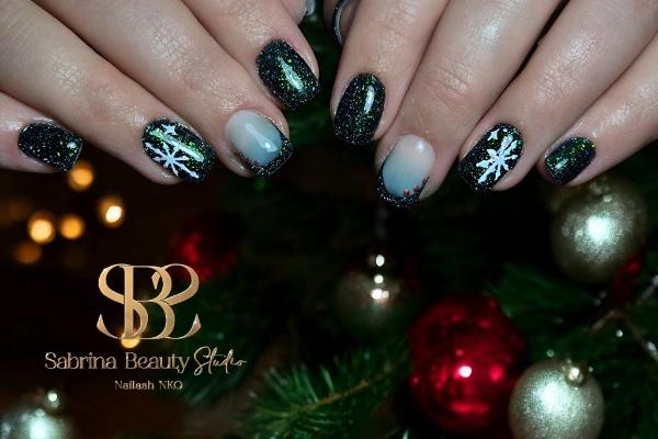 Ongles de Noel à CAEN: Préparez-vous pour les Fêtes avec des Ongles Éblouissants