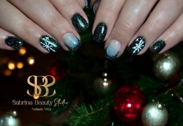 Ongles de Noel à CAEN: Préparez-vous pour les Fêtes avec des Ongles Éblouissants