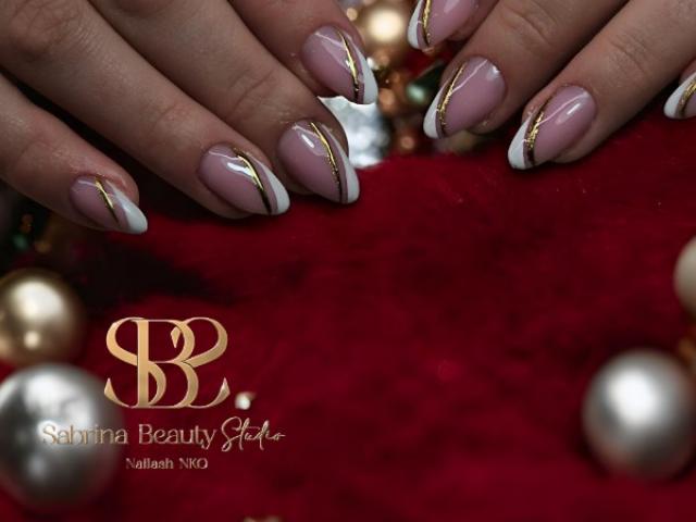 Ongles de Noel à CAEN: Préparez-vous pour les Fêtes avec des Ongles Éblouissants