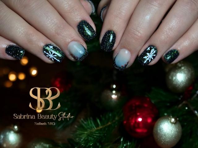 Ongles de Noel à CAEN: Préparez-vous pour les Fêtes avec des Ongles Éblouissants